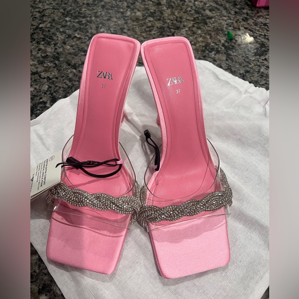 Beautiful sandal light pink. Size 7
